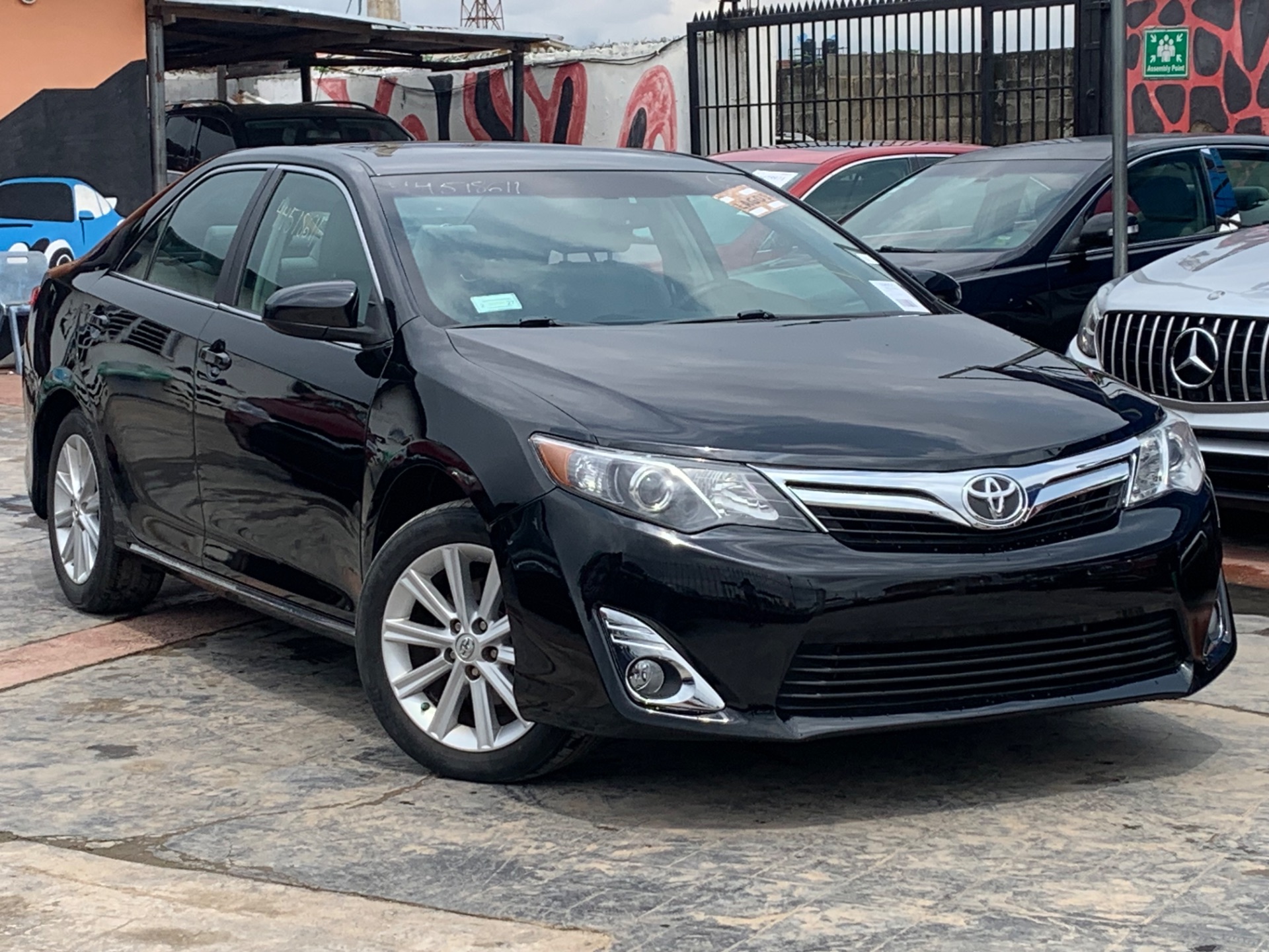 TOYOTA CAMRY XLE - Main View