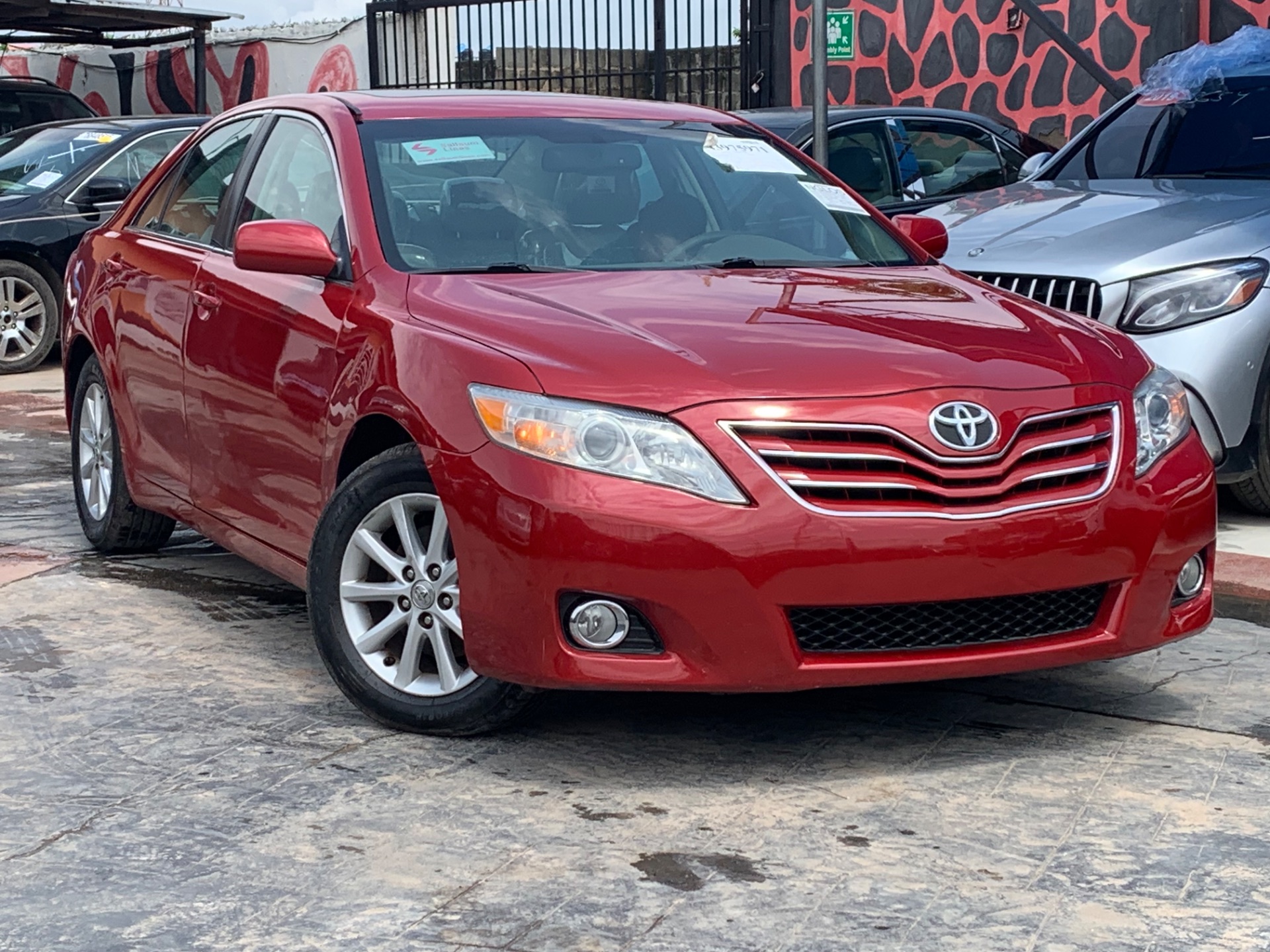 TOYOTA CAMRY XLE - Main View