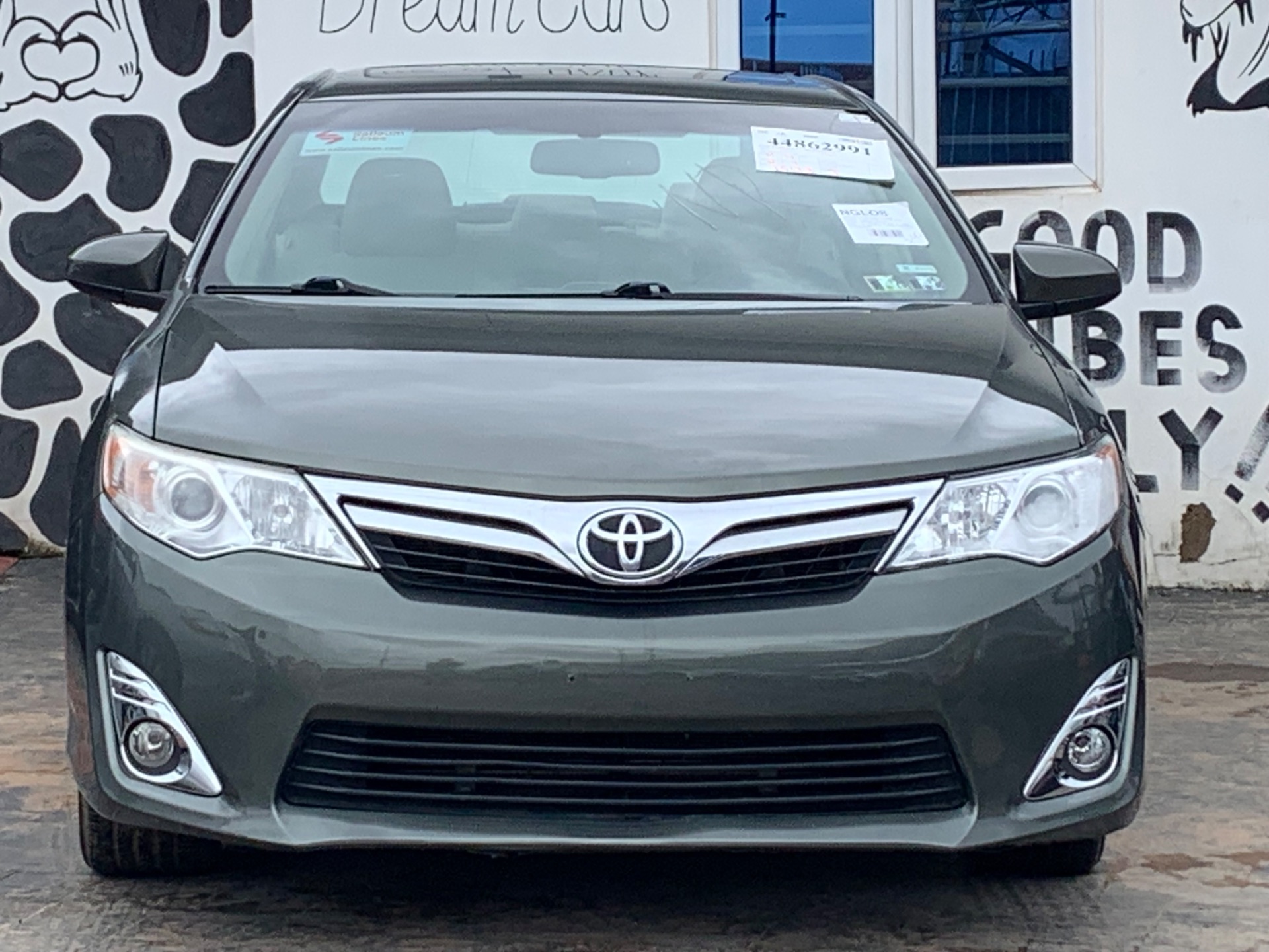 TOYOTA CAMRY XLE - Main View