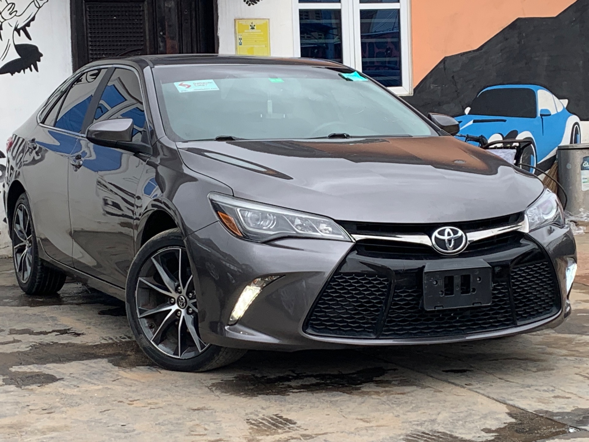 TOYOTA CAMRY XLE - Main View